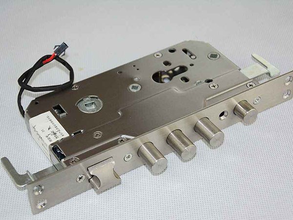 溫州配汽車鑰匙(防盜門開鎖電話)